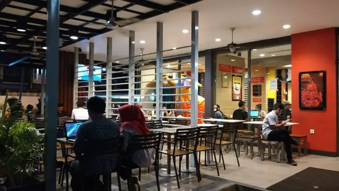 Tempat makan Padang yang buka 24 jam