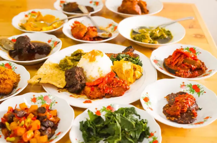 Tempat makan Padang yang paling direkomendasikan terbaru