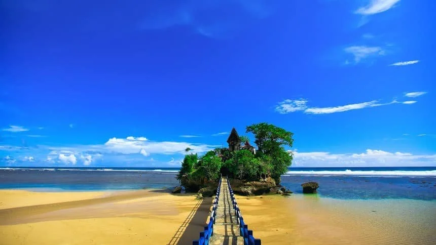 Pantai Balekambang Jawa Timur