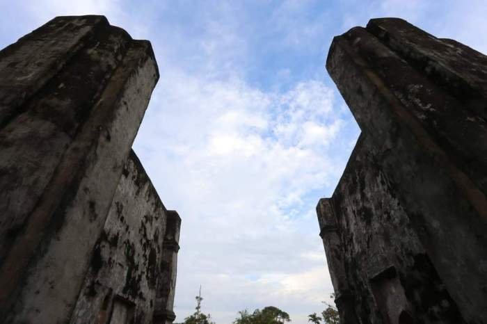 trumon aceh raja selatan komplek kuta batee kerajaan benteng kecamatan pemakaman makam peninggalan
