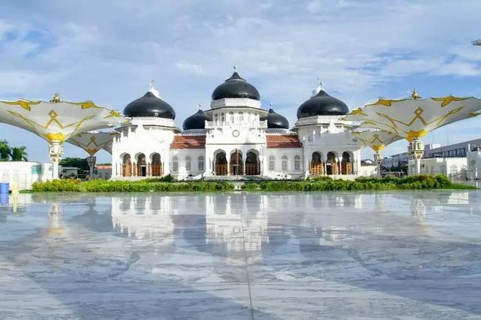 - Masjid Raya Baiturrahman di Banda Aceh