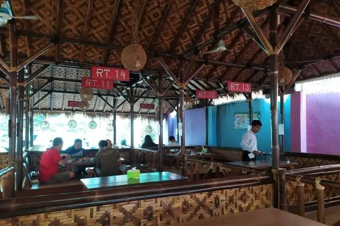 malang restoran kafe ragam guebanget kekinian peralatan pantai balekambang tradisional