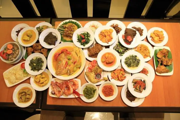 Restoran Padang dengan menu vegetarian
