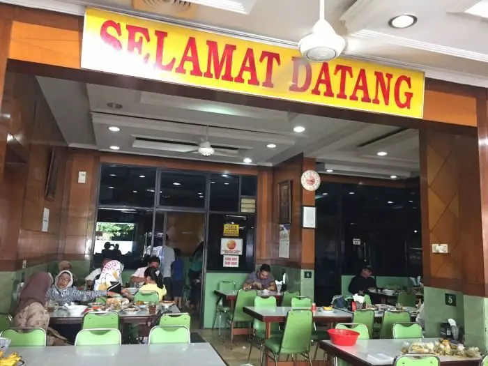 Rumah makan Padang dengan suasana terbaik
