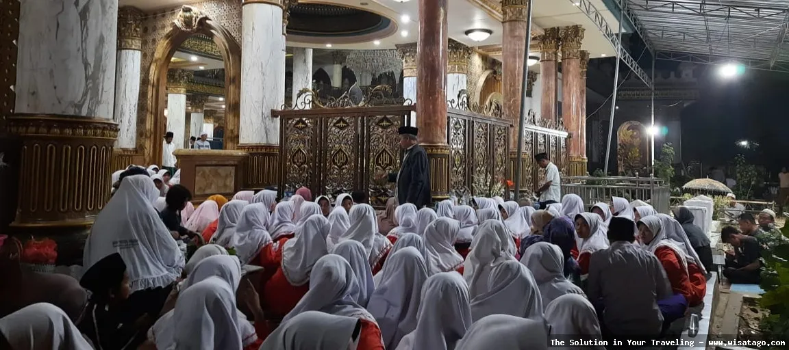 Wisata Makam Muhammad Syaikhona Kholil: Tips, Harga Tiket, Kuliner, Lokasi, Fasilitas dan Spot