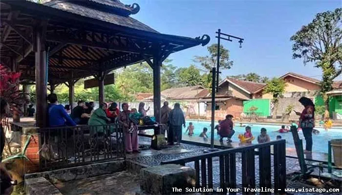 Air Panas Cikundul, segarkan diri.