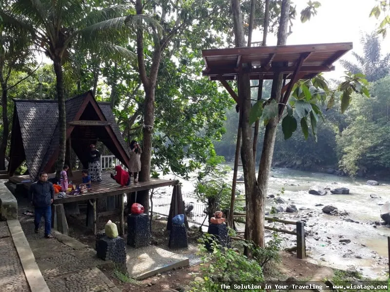 Air Panas Cikundul, relaksasi alami menyegarkan.