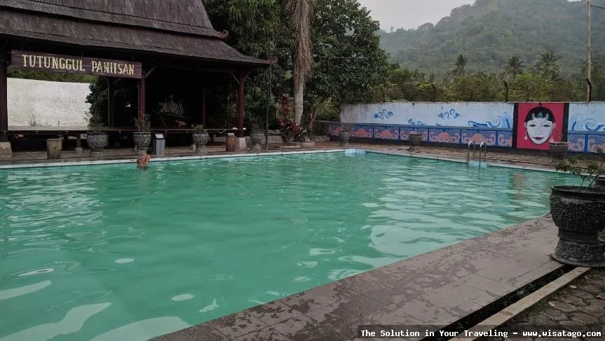Air Panas Cikundul: Segarnya berendam alami