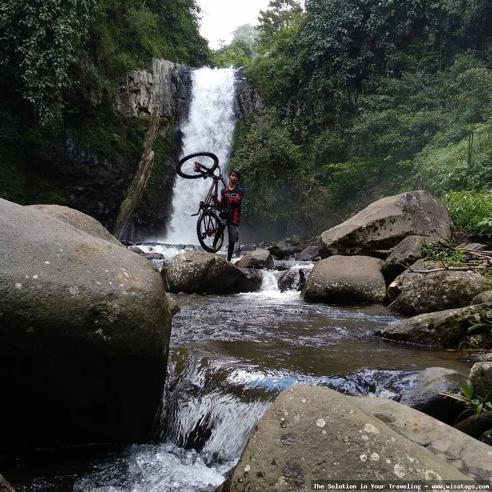 Air Terjun Antrokan Manggisan yang mempesona