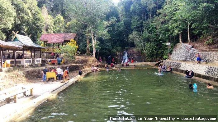 Air Terjun Batu Ampar yang menawan