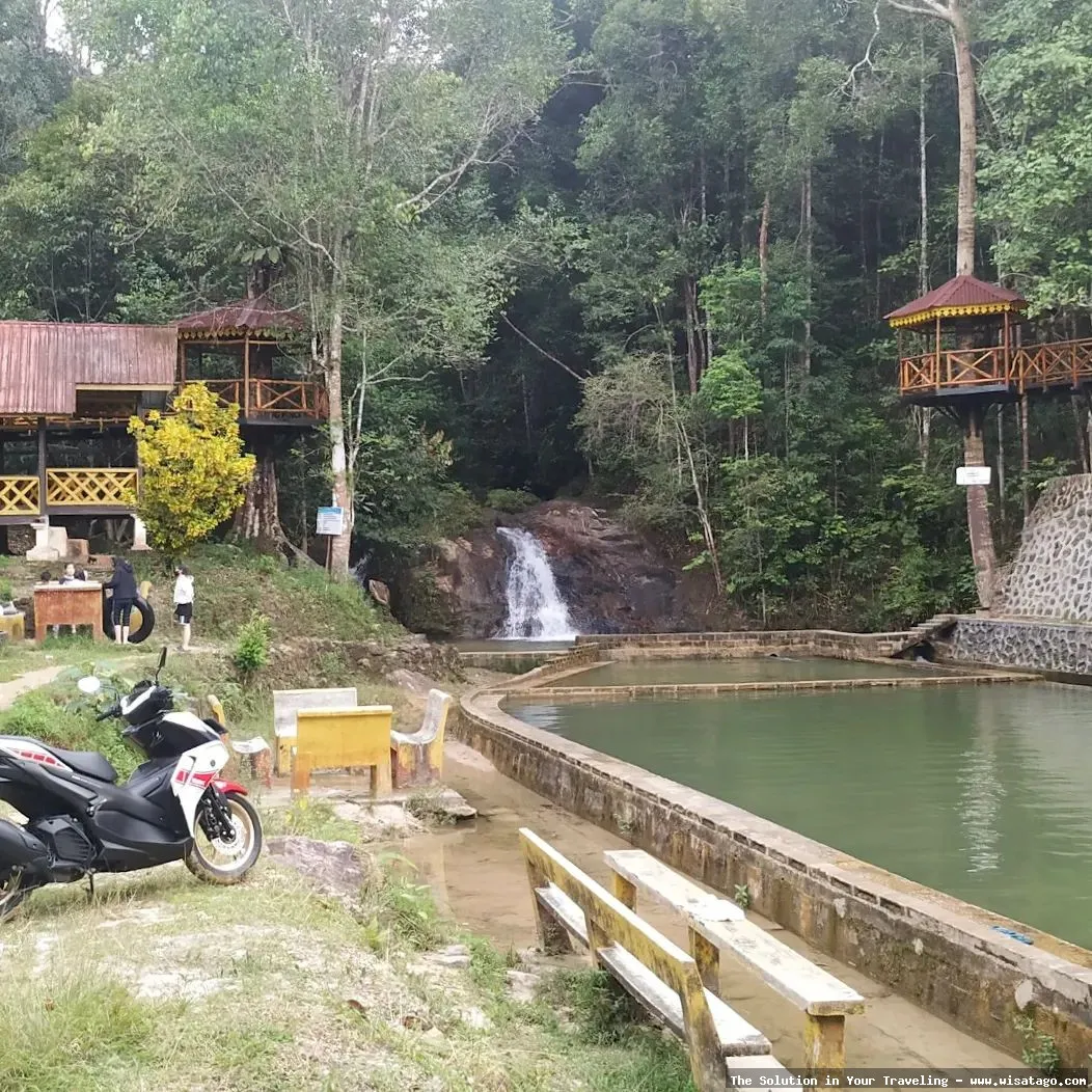 Air Terjun Batu Ampar yang menawan