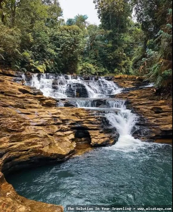 Air Terjun Batu Layang yang indah