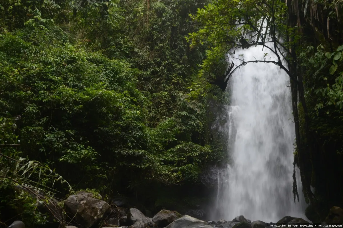 Air Terjun Batu Layang yang menawan