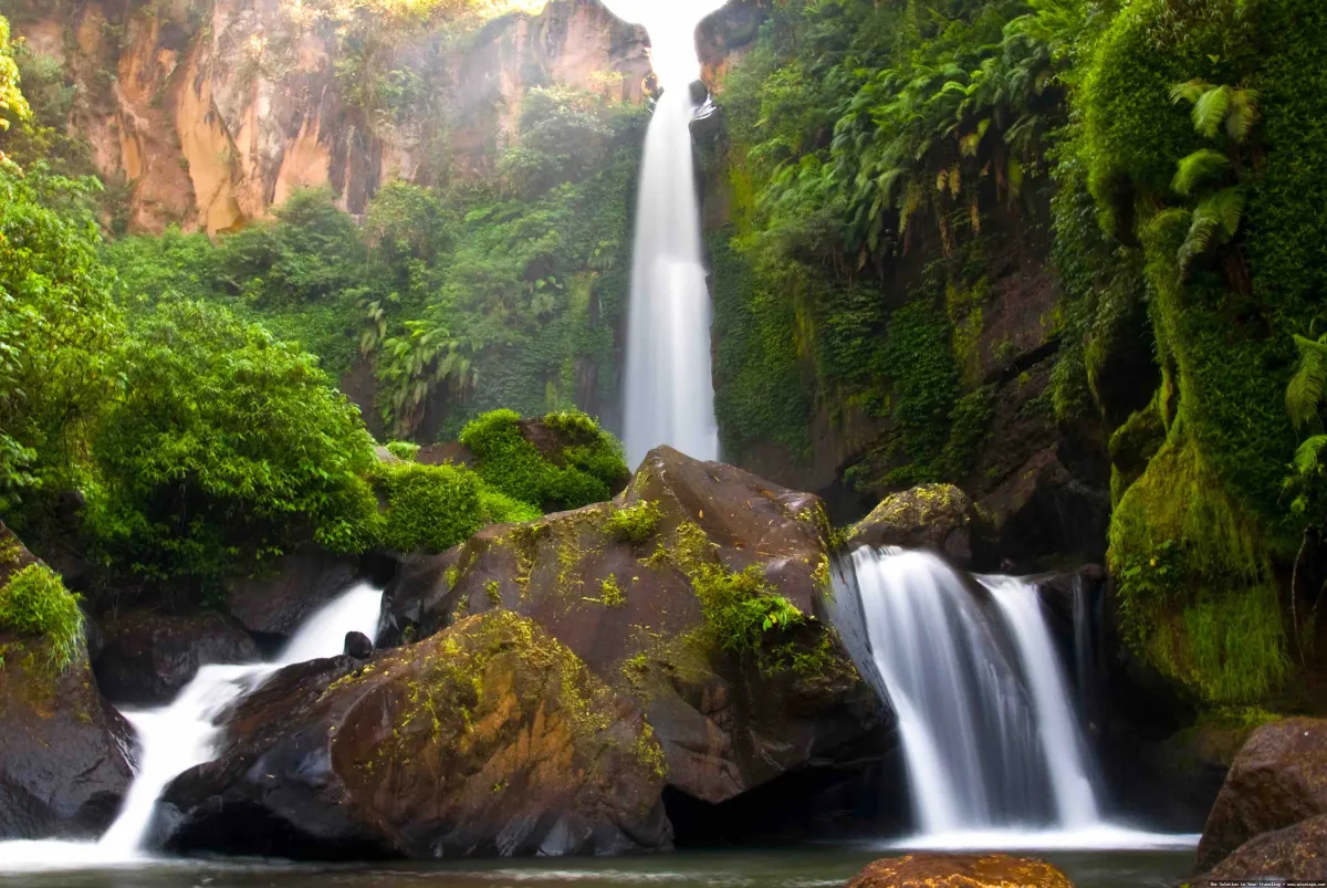 Air Terjun Coban Pelangi yang memukau