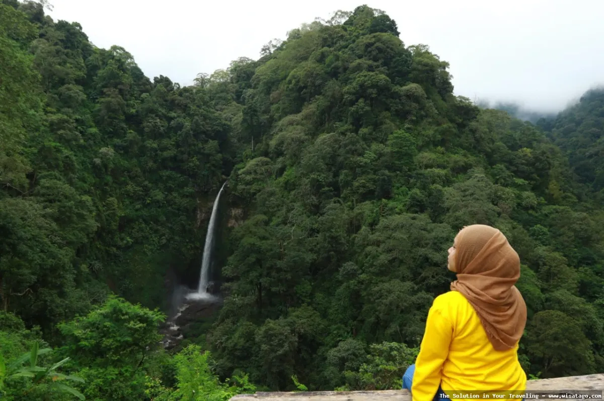 Air Terjun Coban Pelangi memukau alami