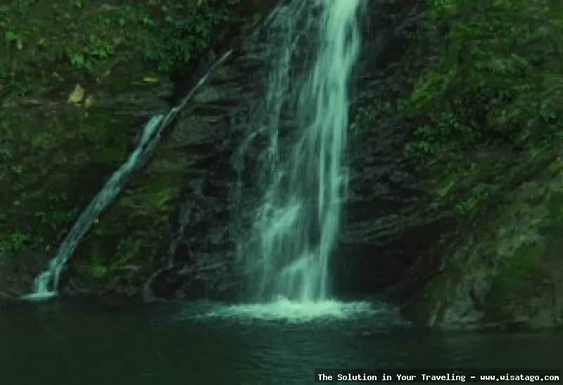 Air Terjun Geluguran yang menawan alami