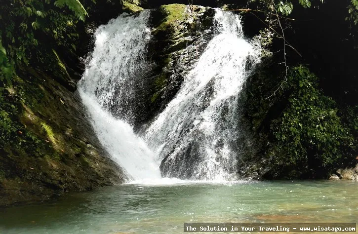 Air Terjun Geluguran yang mempesona alami