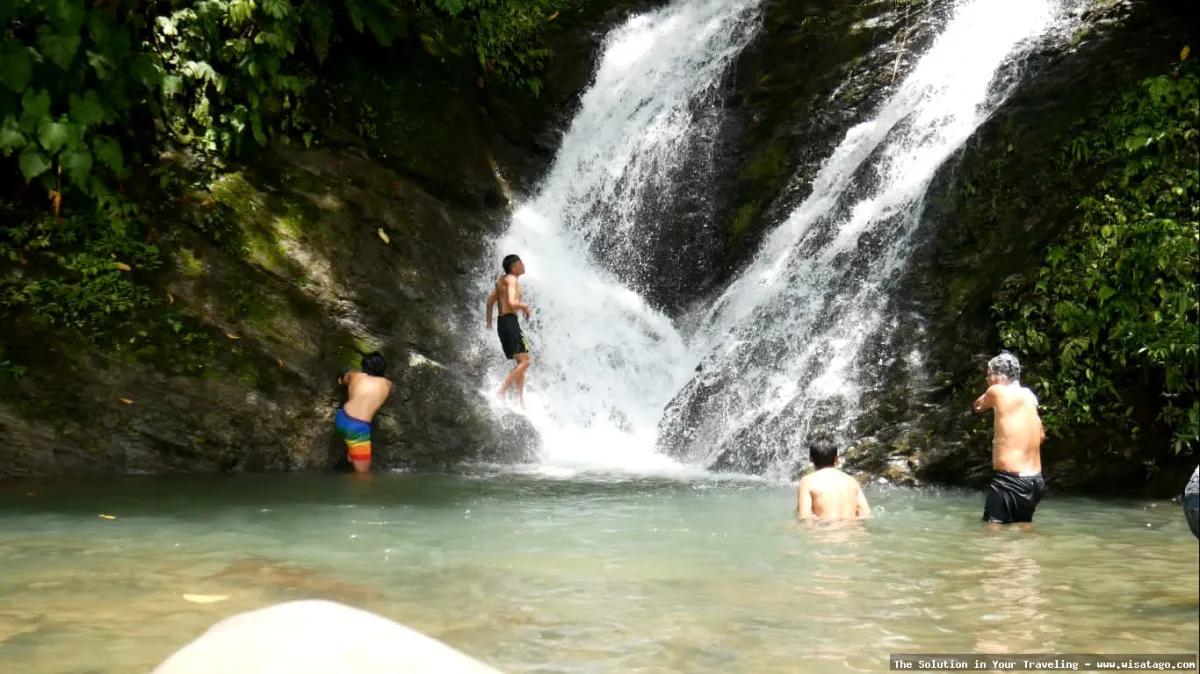 Air Terjun Geluguran yang menawan alami