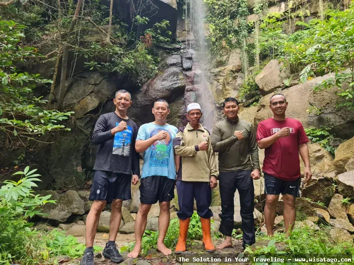 Air Terjun Gunung Ranai yang menawan.