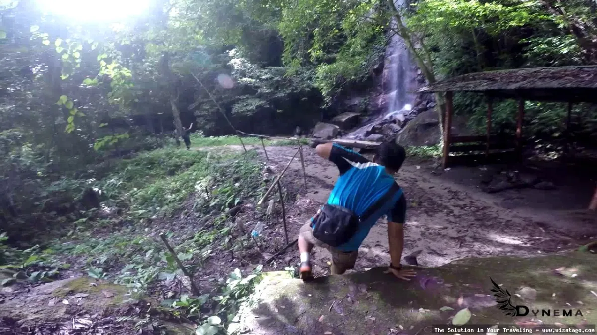 Air Terjun Gunung Ranai yang mempesona
