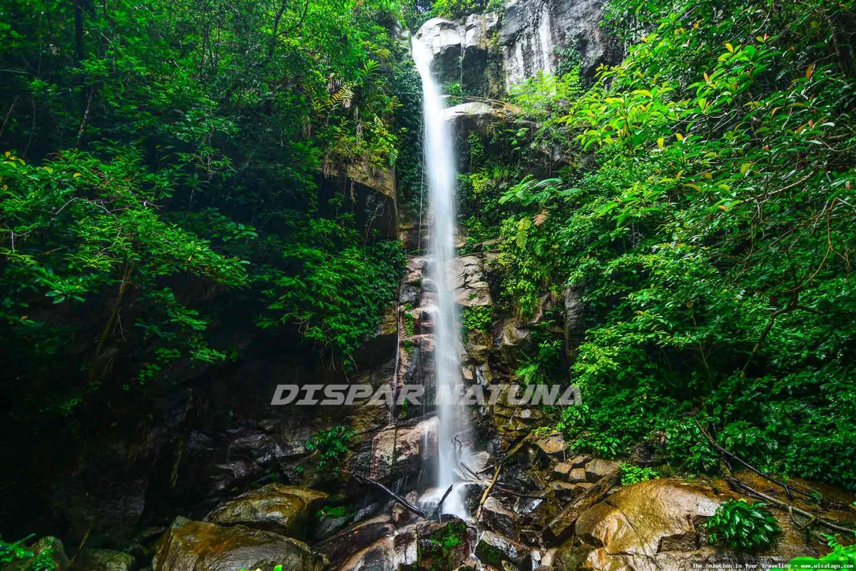 Air Terjun Gunung Ranai yang menawan.