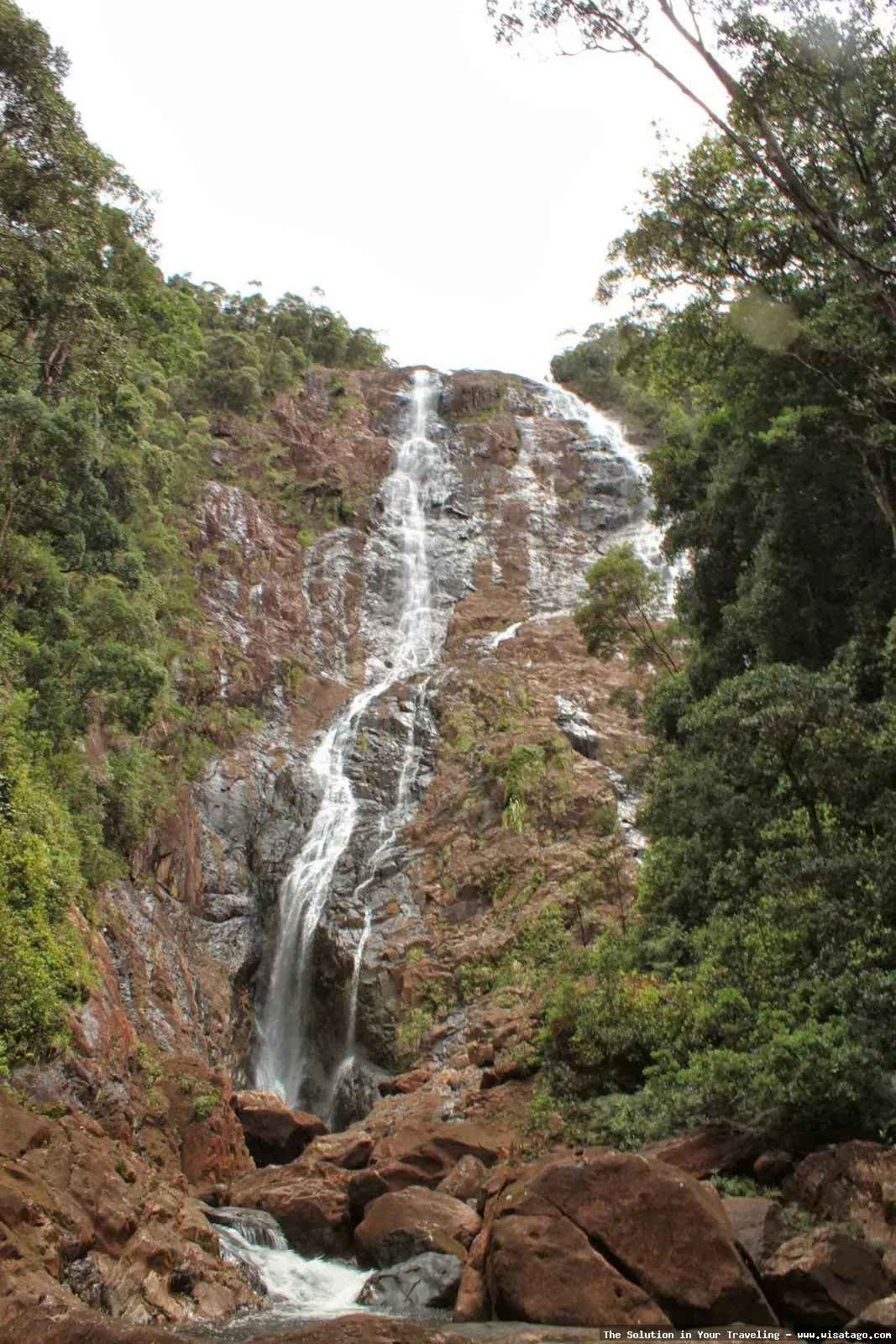Air Terjun Jelutung yang mempesona alami