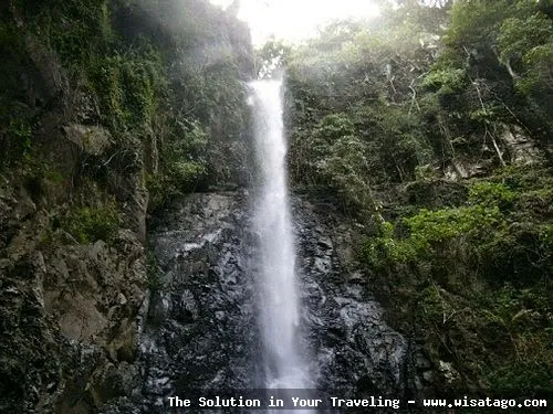 Air Terjun Laccar yang menawan alami.