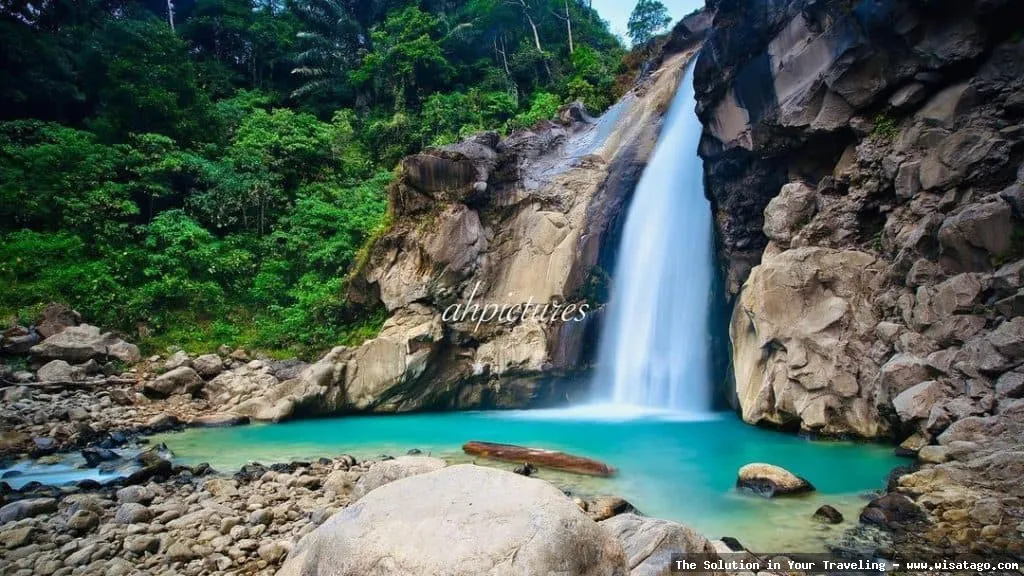 Air Terjun Mangku Sakti yang mempesona