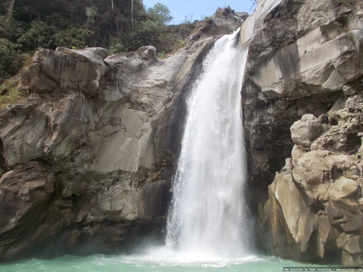 Air Terjun Mangku Sakti yang mempesona