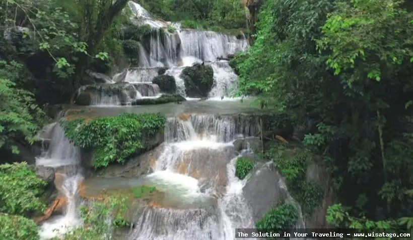 Air Terjun Peucari yang mempesona alami.