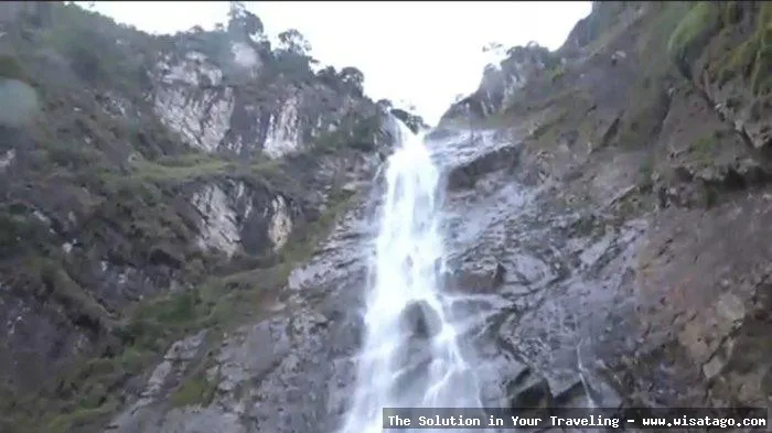 Air Terjun Sambabo yang menawan alami