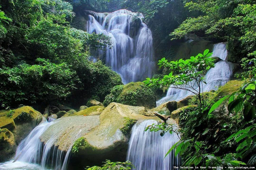 Air Terjun Samparona yang mempesona alami