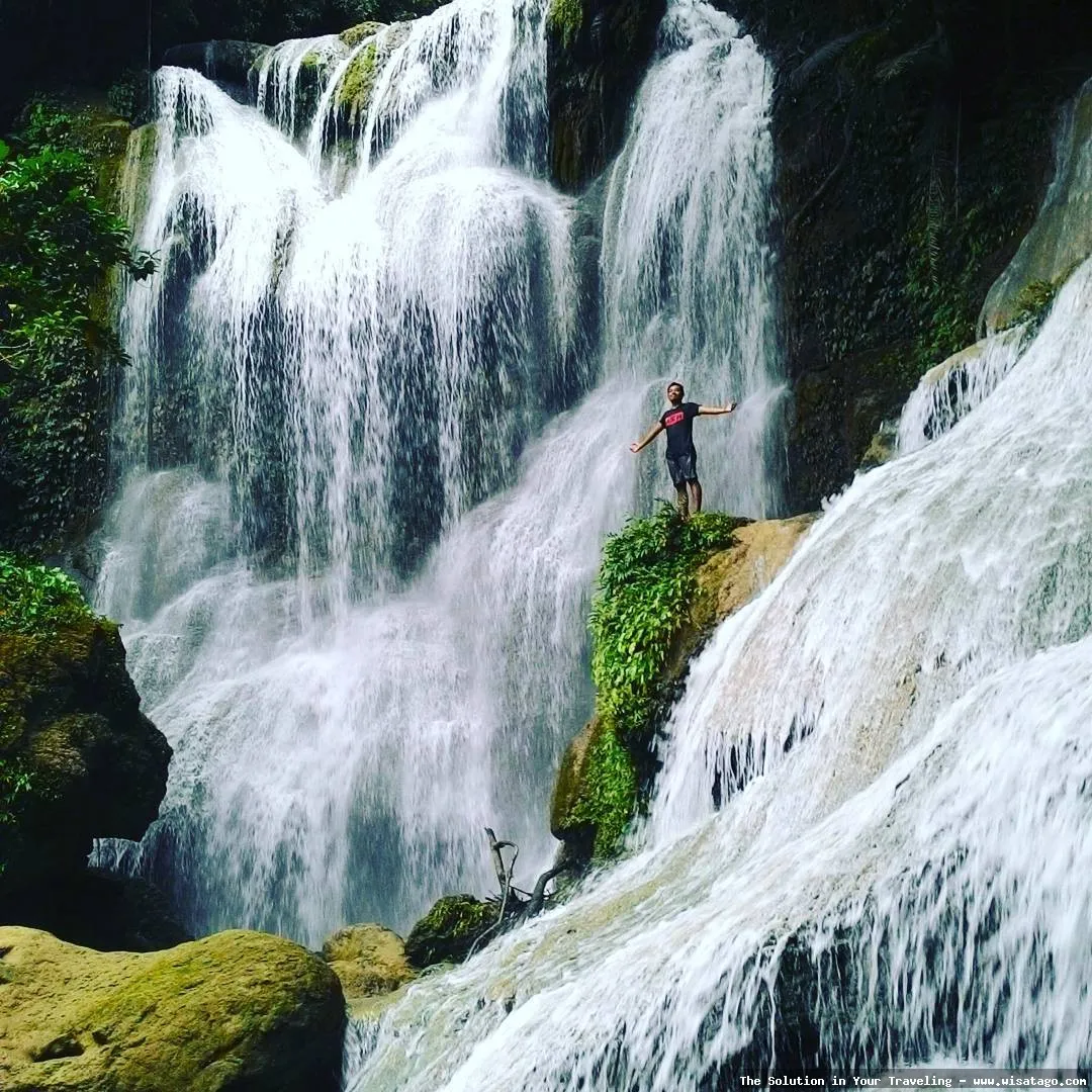 Air Terjun Samparona yang mempesona alami