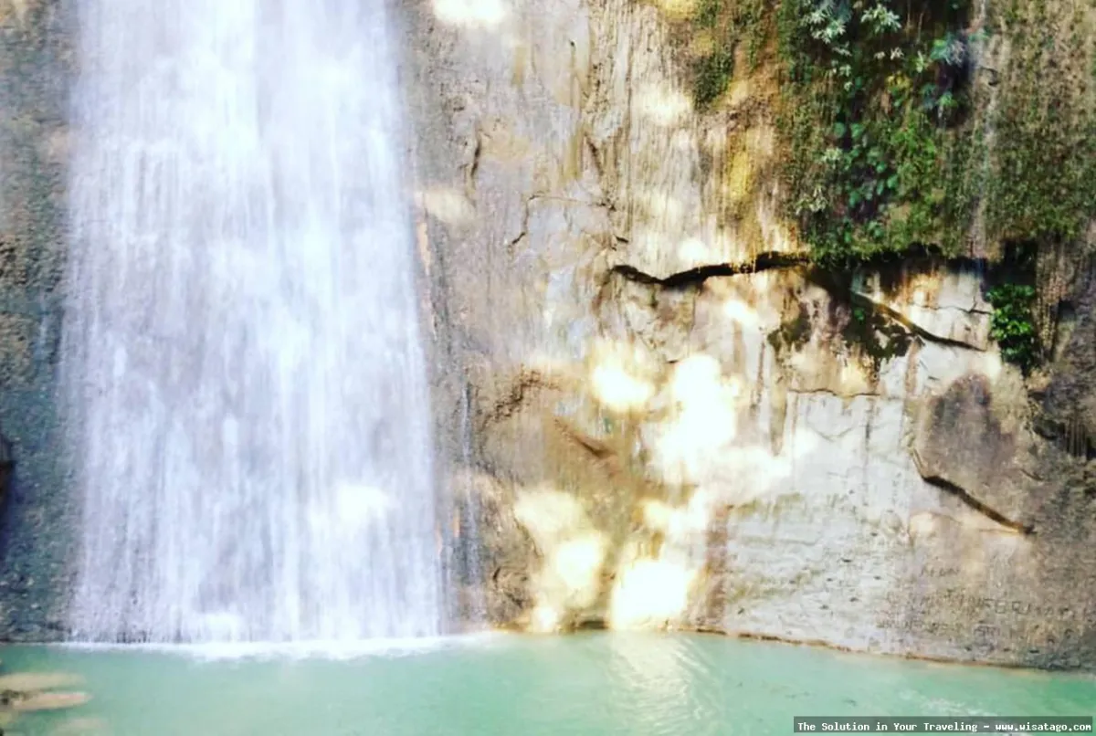 Air Terjun Samparona yang menakjubkan