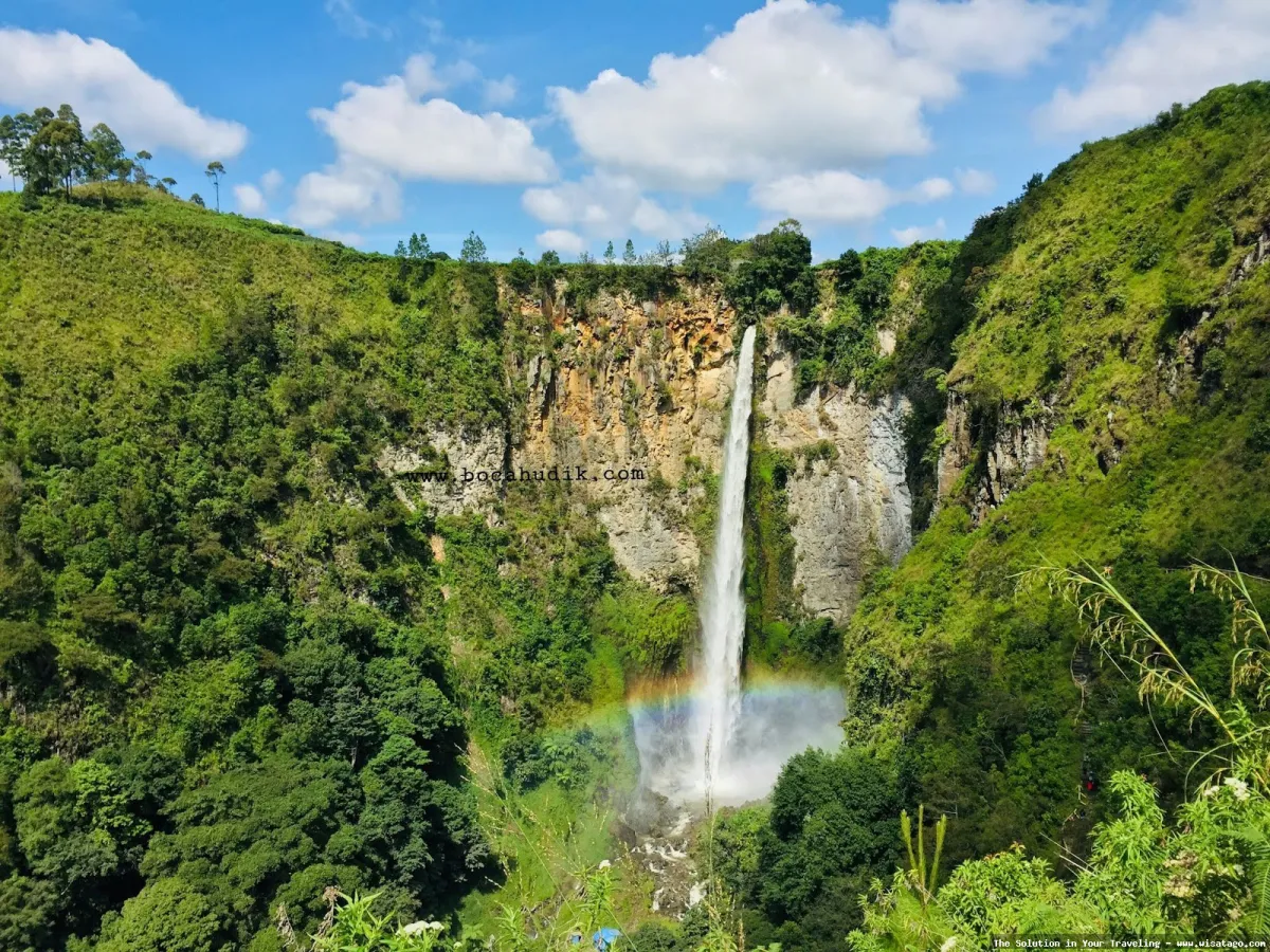 Air Terjun Sipiso Piso yang menakjubkan