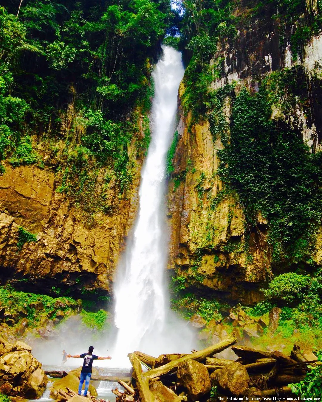 Air Terjun Tande yang menawan alami