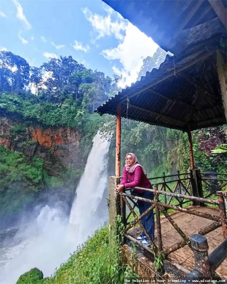 Air Terjun Telun Berasap yang megah