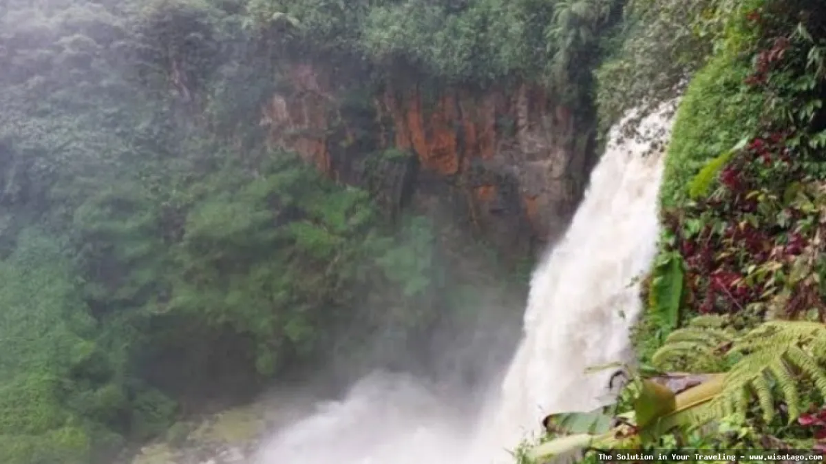 Air Terjun Telun Berasap yang megah