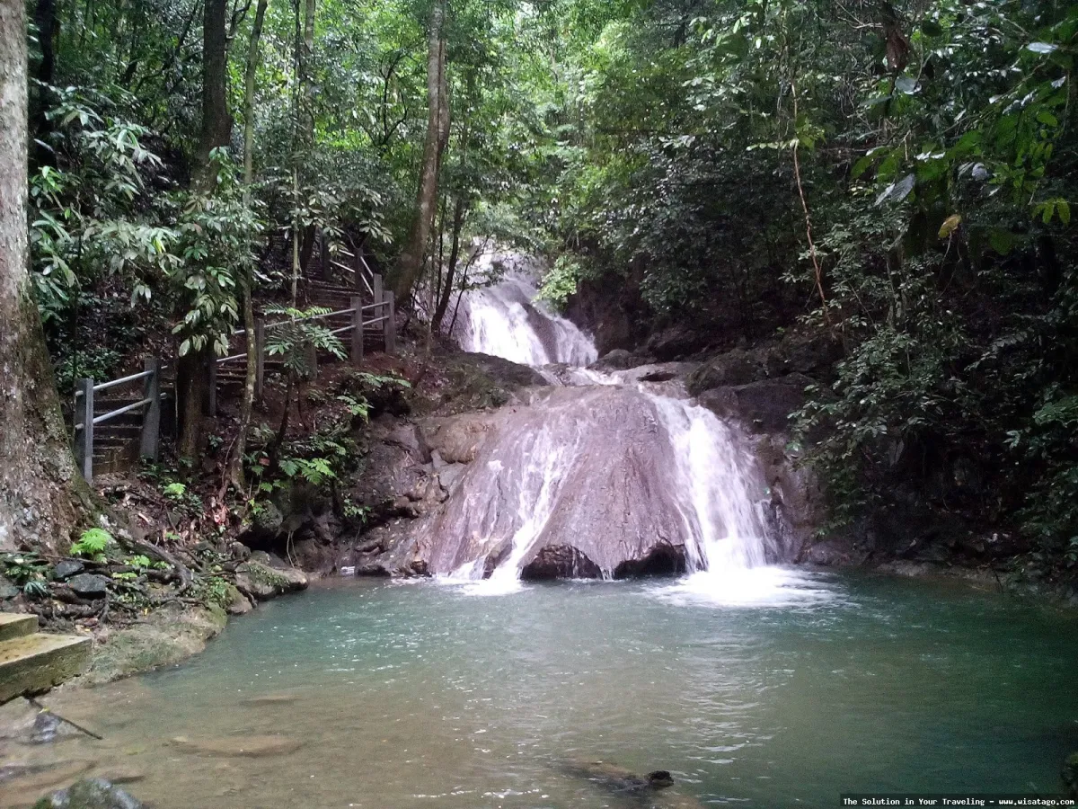 Air Terjun Tujuh Tingkat yang mempesona