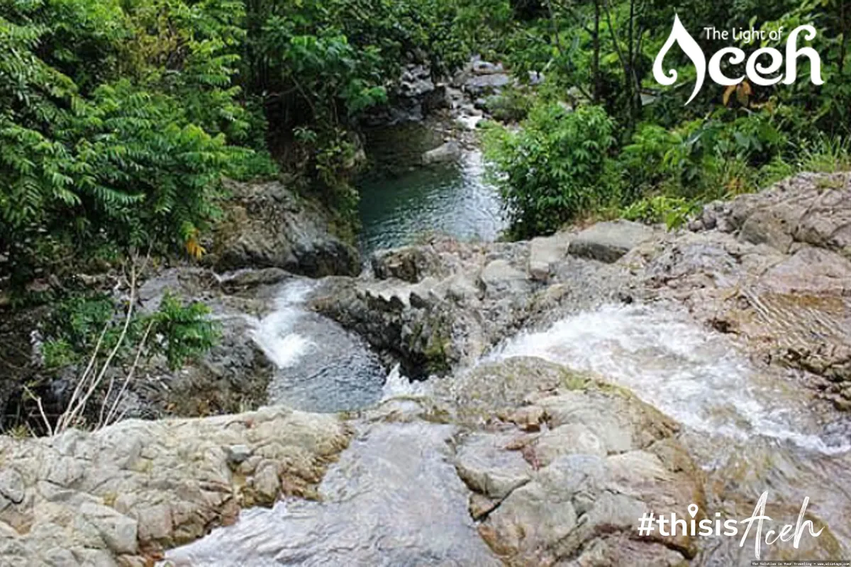 Air Terjun Tujuh Tingkat yang memukau