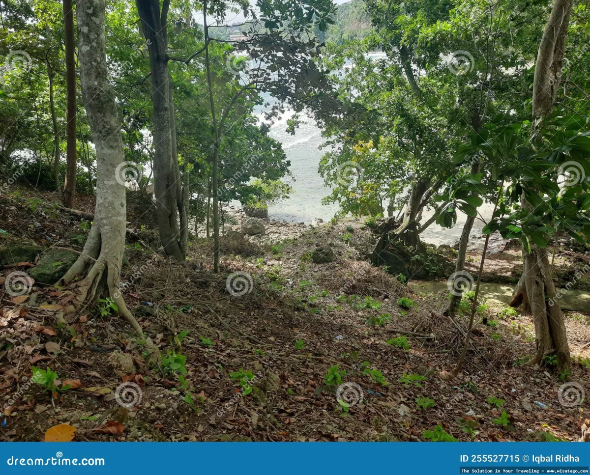 Anoi Itam Beach: pantai pasir hitam