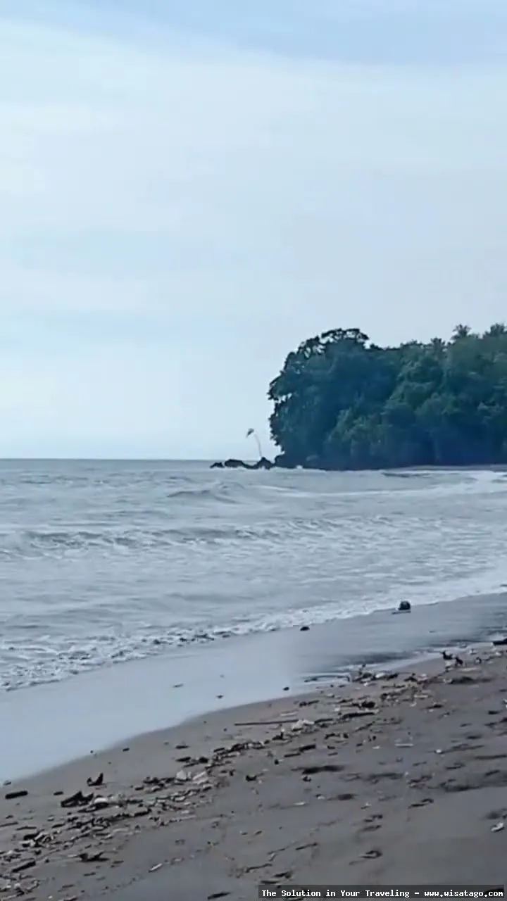Anoi Itam Beach, pantai pasir hitam