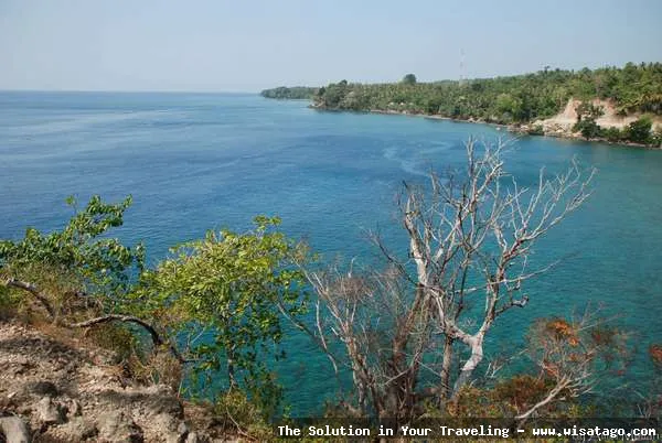 Anoi Itam Beach, pantai pasir hitam.