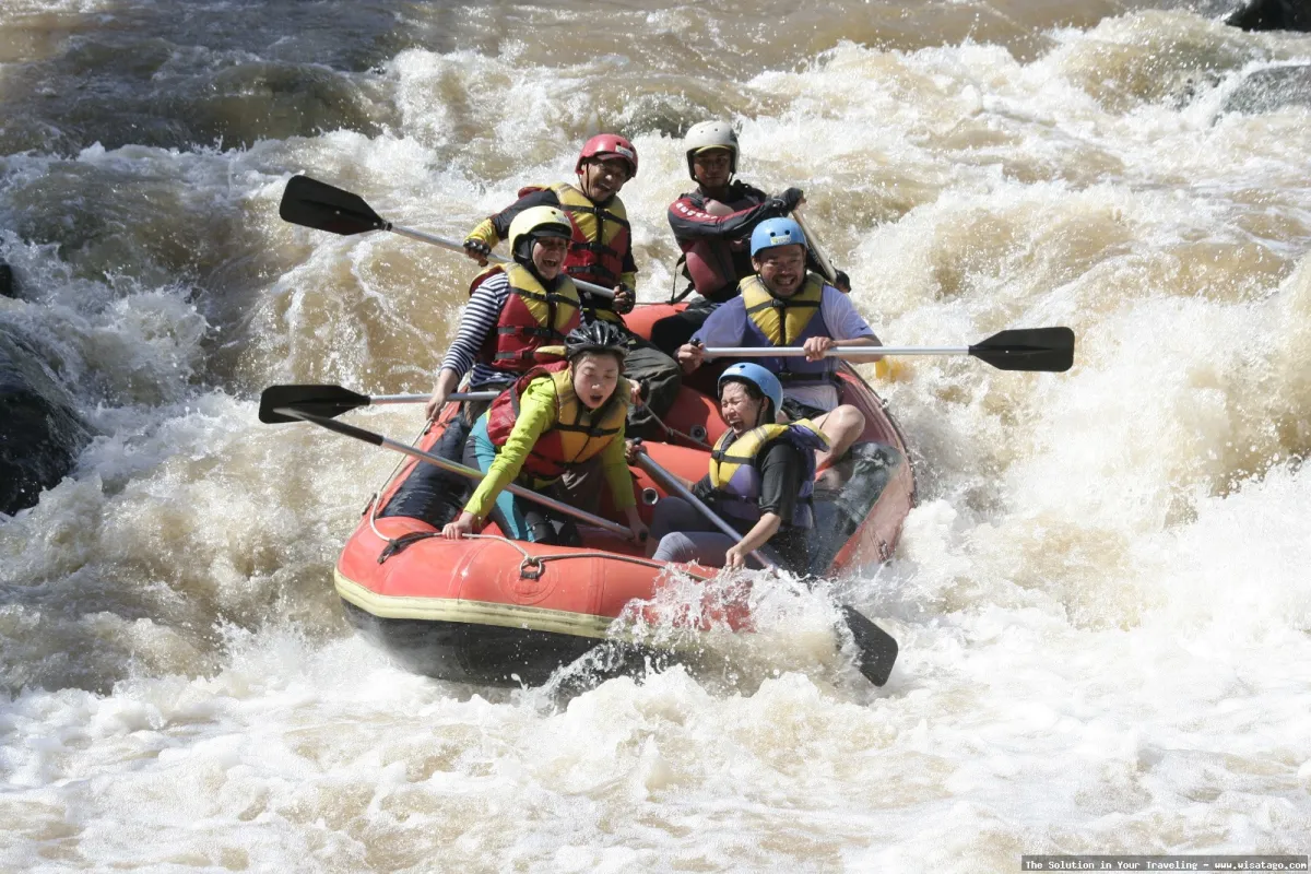 Arung Jeram Bosamba penuh tantangan seru