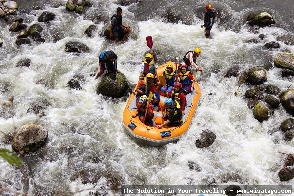 Arung Jeram Bosamba yang menantang adrenalin