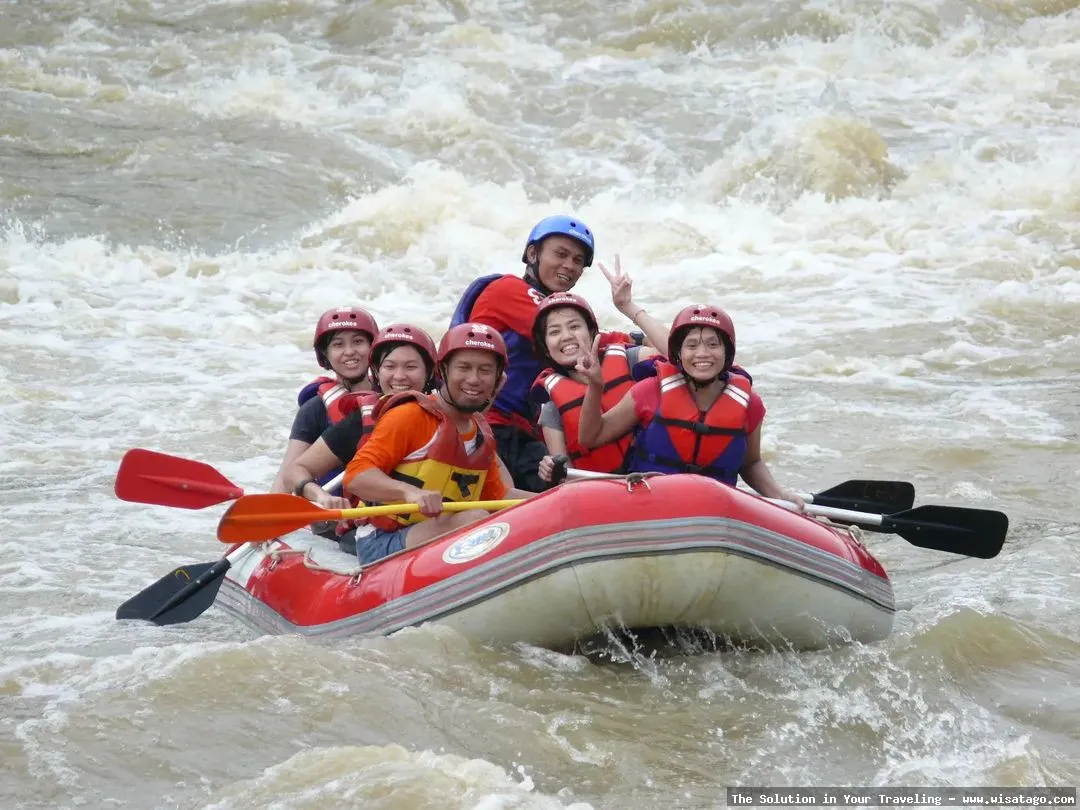 Arung Jeram Sungai Cicatih yang menantang