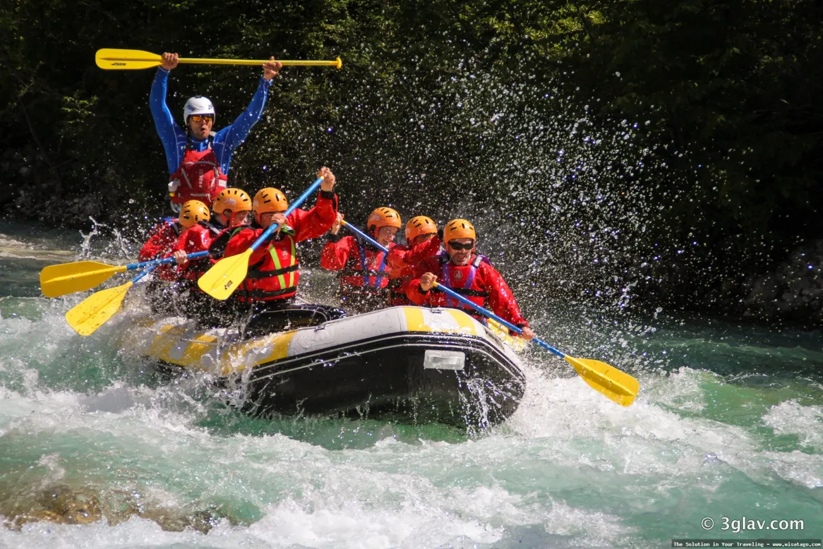 Arung Jeram Sungai Cicatih yang menantang