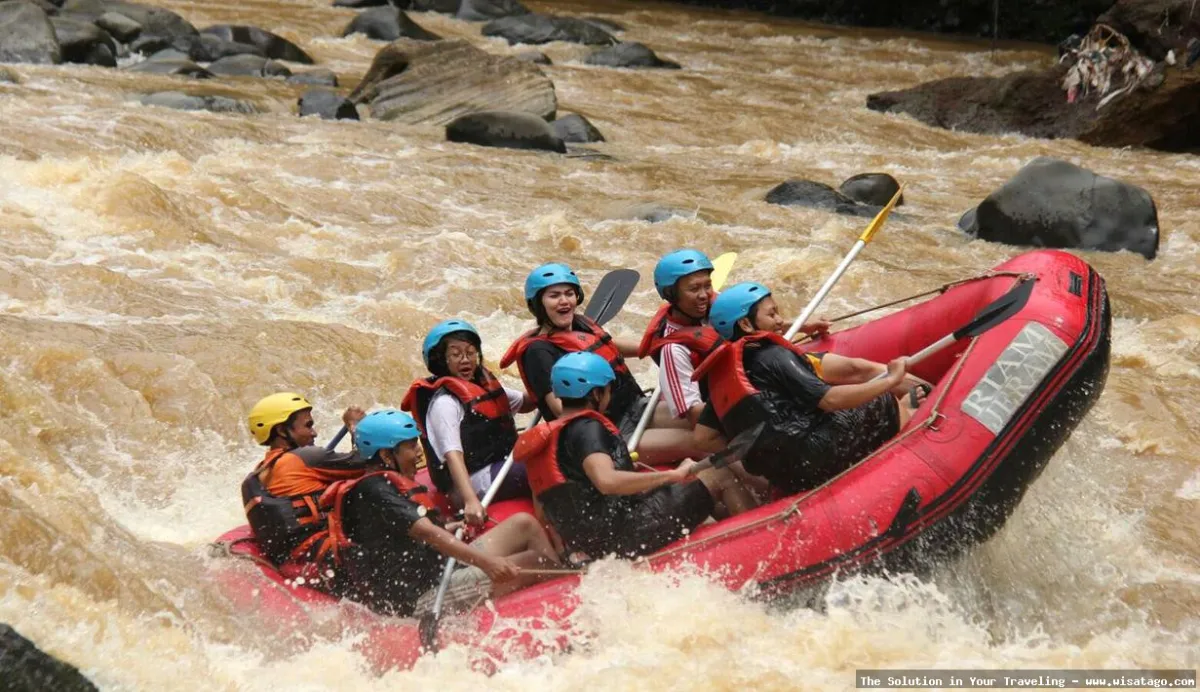 Arung Jeram Sungai Cicatih yang menantang