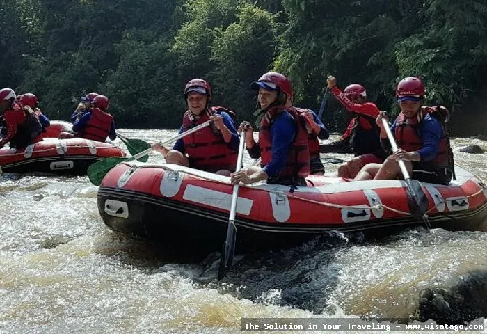 Arung Jeram Sungai Cicatih yang menantang