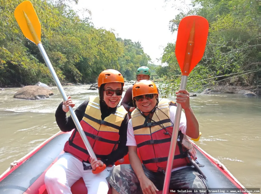 Arung Jeram Sungai Cicatih yang menantang